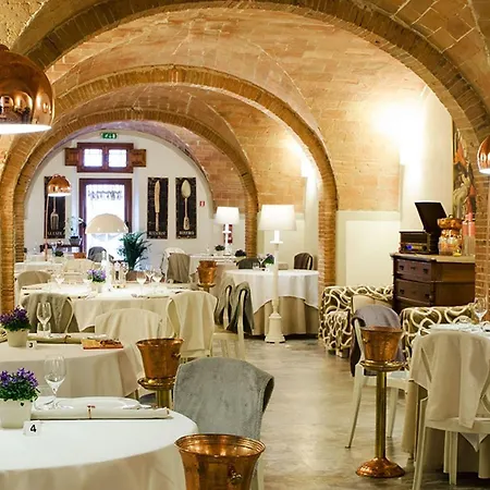Maya Hotel 3*
