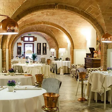 Maya Hotel Cascina