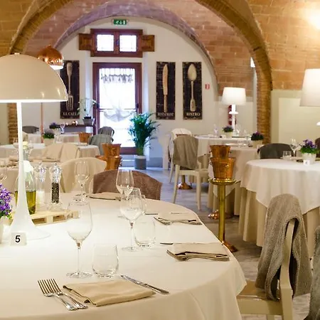 Maya Hotel Cascina